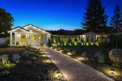 Image de Entire Wine Country Compound with Separate Office — all to yourself!