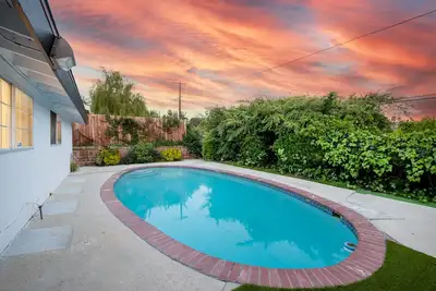 Image de Spacious and Cozy Home with Pool in Woodland Hills