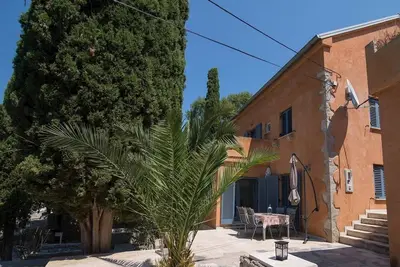Image de Appartement de deux chambres avec la terrasse Veli Losinj, Losinj (A-21187-c)
