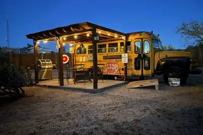 Image de Bus Stop Saloon by PaseoHomesAZ Cave Creek with Spa