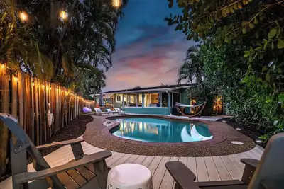 Image de Waterfront | Heated Pool | Hot Tub | Near Beaches