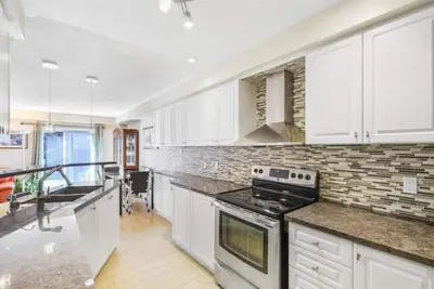 Image de Bright, Spacious and Convenient 3-brm Townhouse