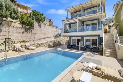 Image de Appartement 'Oceanida Aktaia Room' avec vue sur la mer, Wi-Fi et climatisation