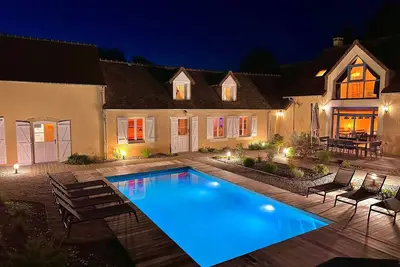 Image de Luxe et sérénité : jacuzzi, sauna, piscine chauffée, home-cinéma et plus près du Mans