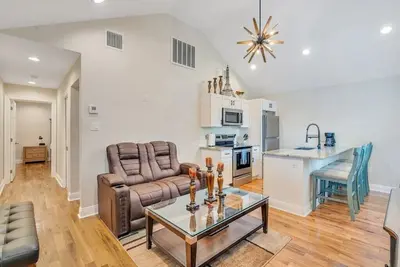Image de Quaint Gentilly: 2br, Private Guesthouse Getaway, Parking