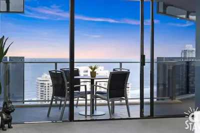Image de Circle on Cavill - 3 Bedroom Ocean Airbnb
