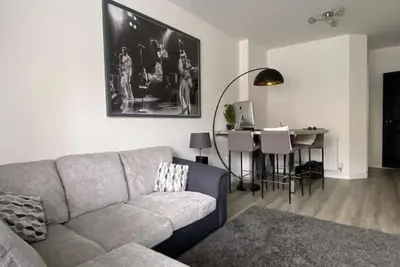 Image de Stylish Modern 1 Bedroom Flat With Patio Garden & Parking