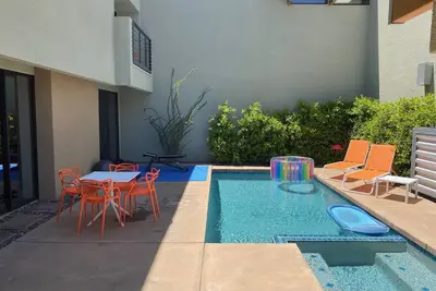 Image de Beautiful and completely private pool home