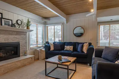 Image de Creekside Condo 1335 - Ready for Sun Valley?! New Renovations w/ Resort Pool