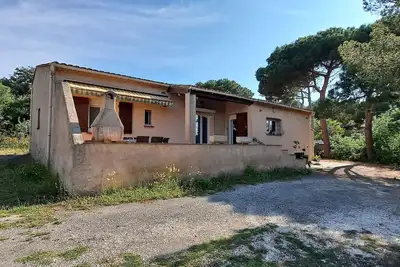 Image de Maison de 100 m2 Entièrement Rénovée à 15 Minutes des Plages