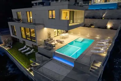 Seaview villa with Wellness, Dreams Of Dalmatia Ii<br>Private and heated 32sqm pool, Wellness zone with a Hot-Tub, Gym, Cinema room, and 4 en-suite bedrooms, 230m from the beach in Baska Voda