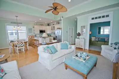 Image de Ocean Club C304, Oceanfront Condo in Indian Beach, Nc!