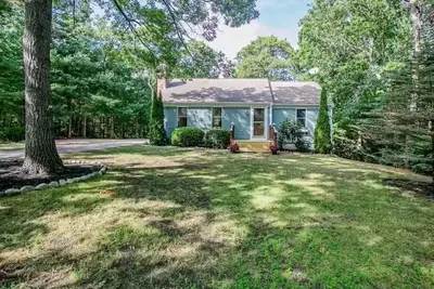 Image de 1 Timber Way- Tranquil pet-friendly retreat w/ pond access