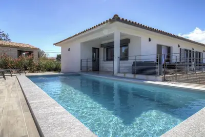 Image de Villa entre mer et rivière, piscine