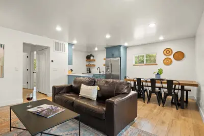 Image de Near Downtown Stylish 2br With Amazing Patio - 5