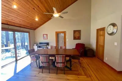 Image de Wooded house near Carrboro with a pool