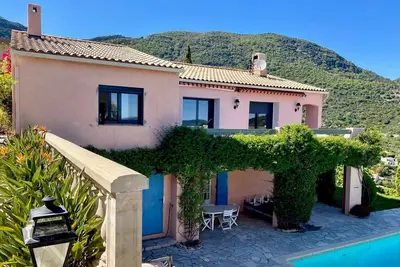 Image de Villa avec piscine face Ă la baie de Cavalaire