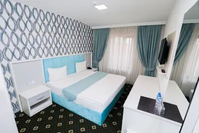 Image de Double Or Twin Room With Swimming Pool in 3 Star Hotel - 2 Adults + 1 Child