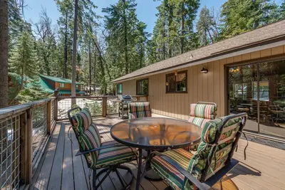 Image de Lucky Cub Cabin- Pet Friendly!