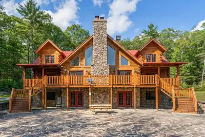 Image de Lakefront Lodge w/ Pvt Dock, Sauna, GameRm, Pickle/Basketball Court, Firepit