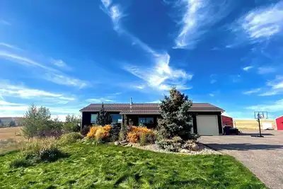 Image de Two Mountain Homes, gated, views, games, & nature!