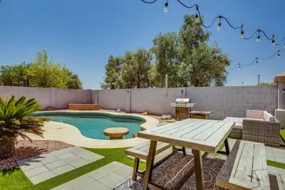Image de Fenced-In Pool & Patio: Gilbert Home!
