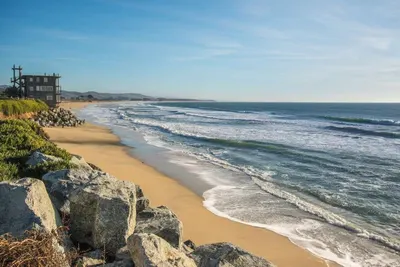 Image de Beach Villa Home - Walk to Beaches, Trails, Restaurants, Activities & more