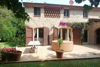 Image de Magnifique Villa à Camaiore, A\/C, calme, jacuzzi, village à distance de marche