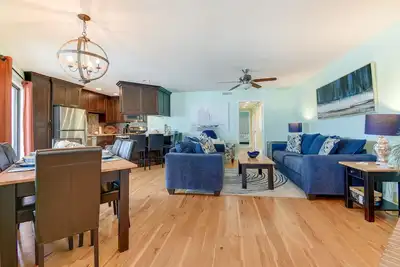 Image de Balcony, Pool & Hot Tub: Little River Condo!