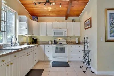 Image de Charming Aloha Vacation Rental, 12 Mi to Portland!