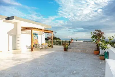Image de New Luxury Penthouse w/ Private Roof-Deck Jacuzzi — Welcome to Moonshadow!