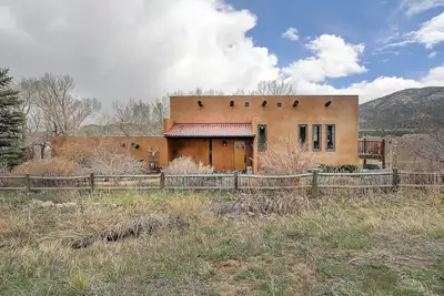 Image de Our sunny, solar-powered home is located on the biking path that leads to Salida’s quaint downtown
