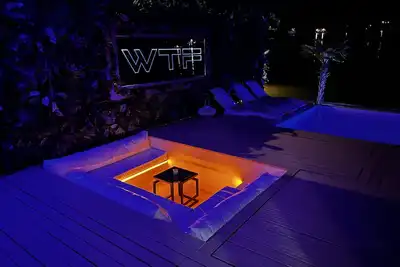 Wtf Lounge Pool/sauna