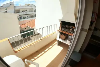 Image de Algarve, large T2 apartment w/ balcony, Armação de Pêra