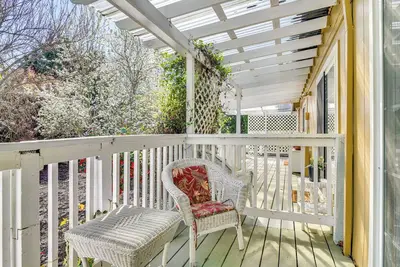 Image de Cozy Aloha Vacation Rental w\/ Private Deck & Yard!