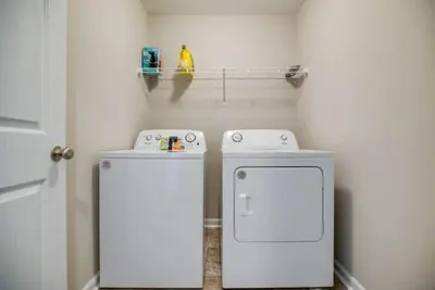 Image de New Build Home, Large Family 3 min to Ft Stewart