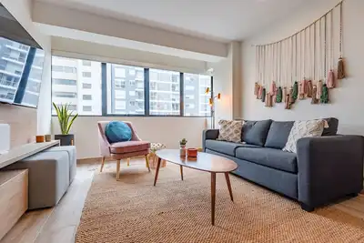 Image de Bright & beautiful 2b condo in heart of Miraflores