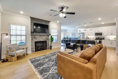 Image de Biking Haven: Charming Bella Vista Home w/ Games!