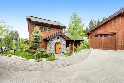Image de Ski-in\/out townhome in Tamarack!