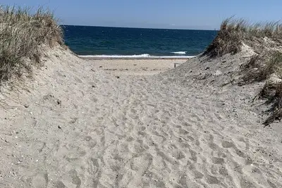 Image de 6 Minute walk to Town Neck beach! ! !