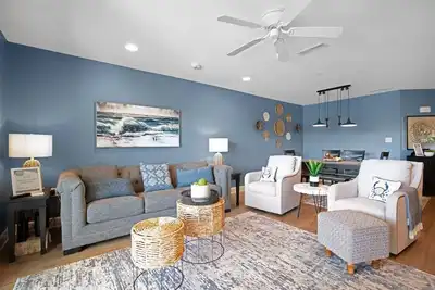 Image de WaterFront Getaway! Luxury Condo with 3 Pools!