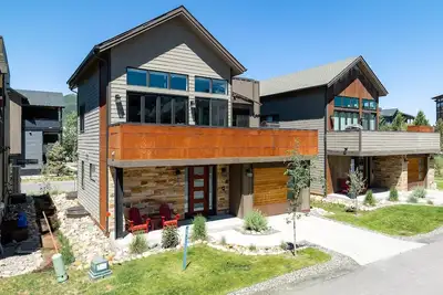 Image de Flat Tops Haven | Prime Location | Pool & Multiple Hot Tubs | Close To Resort
