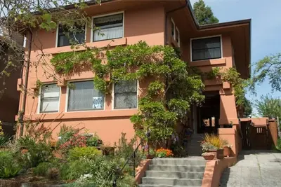 Image de Rockridge Beauty near Rapid Transit