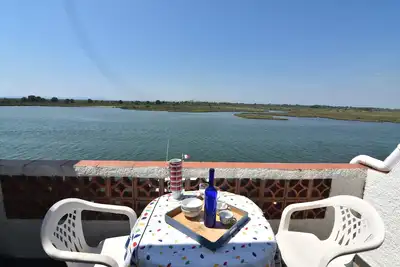 Image de Ce charmant appartement à Roses est parfait pour vos vacances sur la Costa Brava! Avec vue sur la rivière et entièrement équipé.