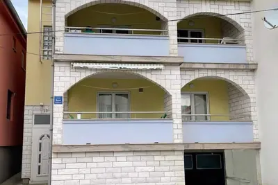 Image de Appartement de deux chambres avec la terrasse Seline, Paklenica (A-21261-a)