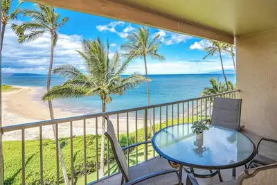 Image de Menehune Shores - Oceanfront with Stunning View, Ac, Smart Tv, Pool!