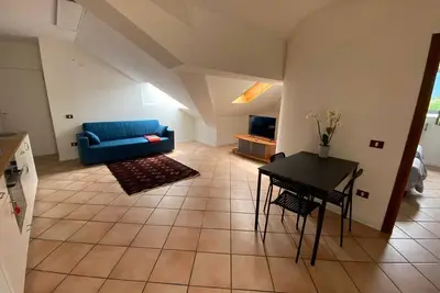Image de Appartement 'La Mansarda' avec vue sur les montagnes, jardin partagé et climatisation