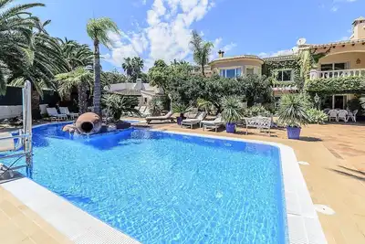 Image de Villa 'Luxury Xenofilia Lll' avec vue sur les montagnes, Wi-Fi et climatisation