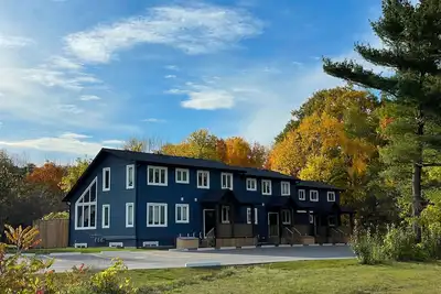 Image de Full triplex near lake & ski lifts with 3 hot tubs, fireplaces, & central Ac