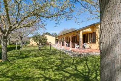 Image de Agritourisme \"Il Girasole - Mirto\" avec piscine partagée, jardin partagé et Wi-Fi